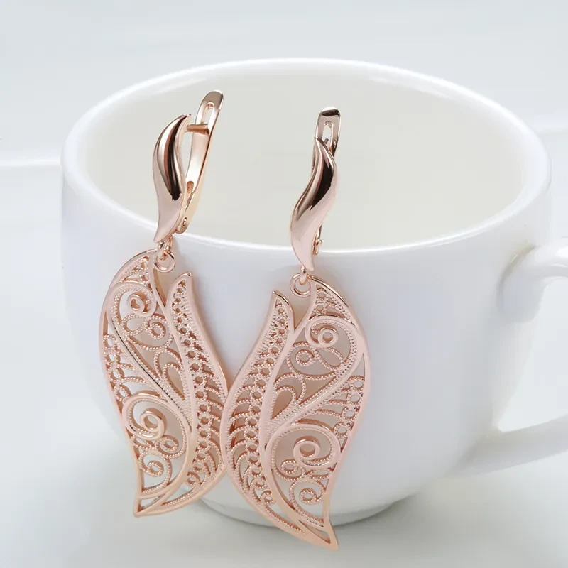 Women's Elegance Retro Hollow Earrings