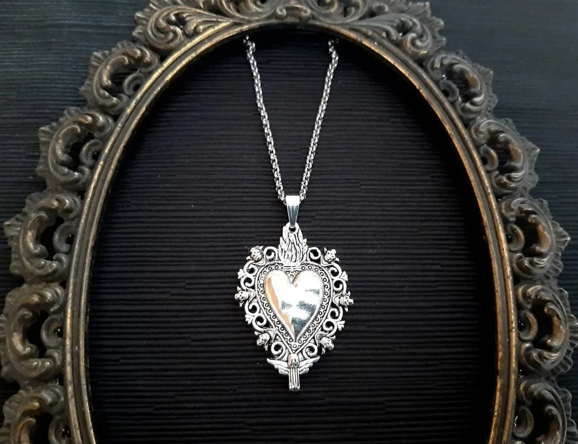 Women's Gothic Sacred Heart Pendant Necklace