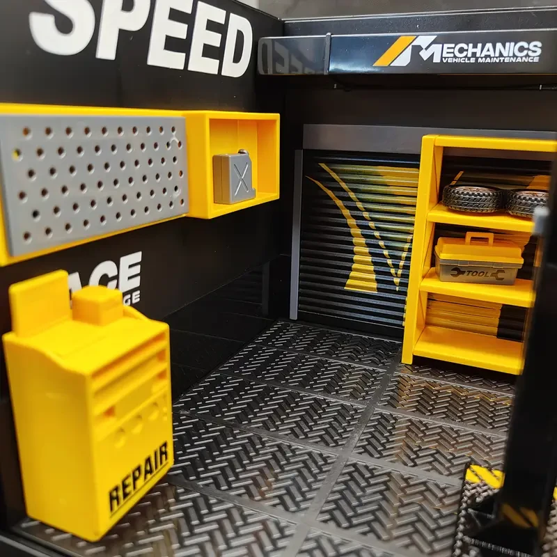 1:24 scale model, repair workshop