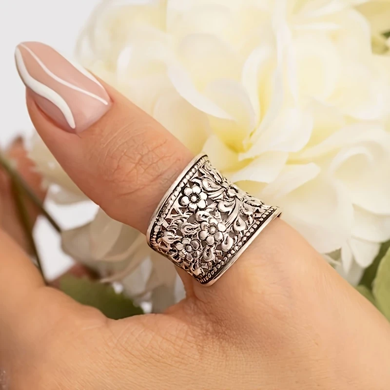 Vintage Women's Adjustable Ring with Bohemian Style Carving Exquisite Temperament, Versatile Party Jewelry Gift