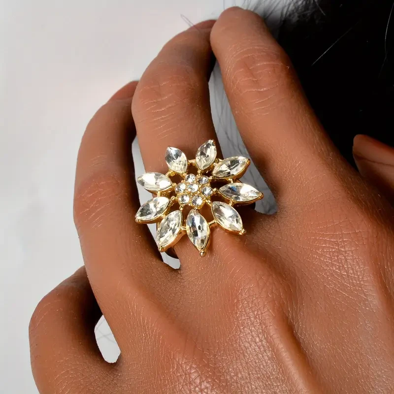 Elegant & Luxurious Women's Jewelry Set with Sparkling Zirconia Flower Pendants