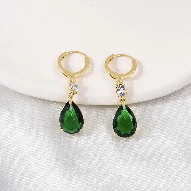 Emerald Teardrop Earrings That Are Versatile And Elegant