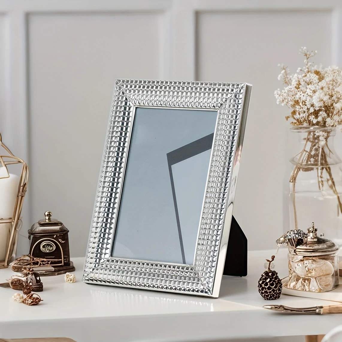 6-inch 7-inch Silvery Metal Iron Art Picture Frame with Glass Grid  Creative Design, Standing or Portrait, Ideal for Signature Photos, Art Photos, Commemorative Photos, Holiday Gifts