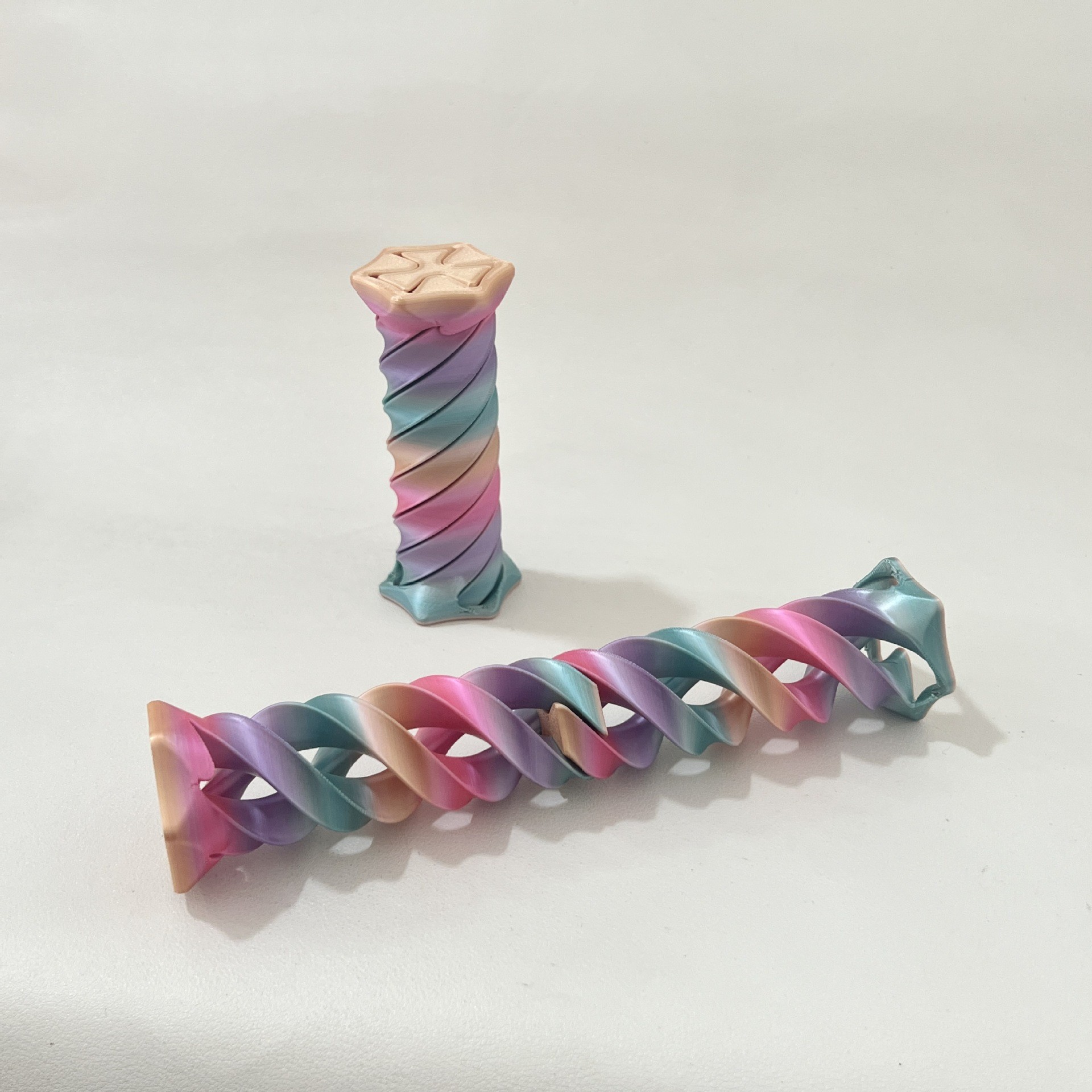 Repeatedly Rotating Spiral Crossing Decompression Toy