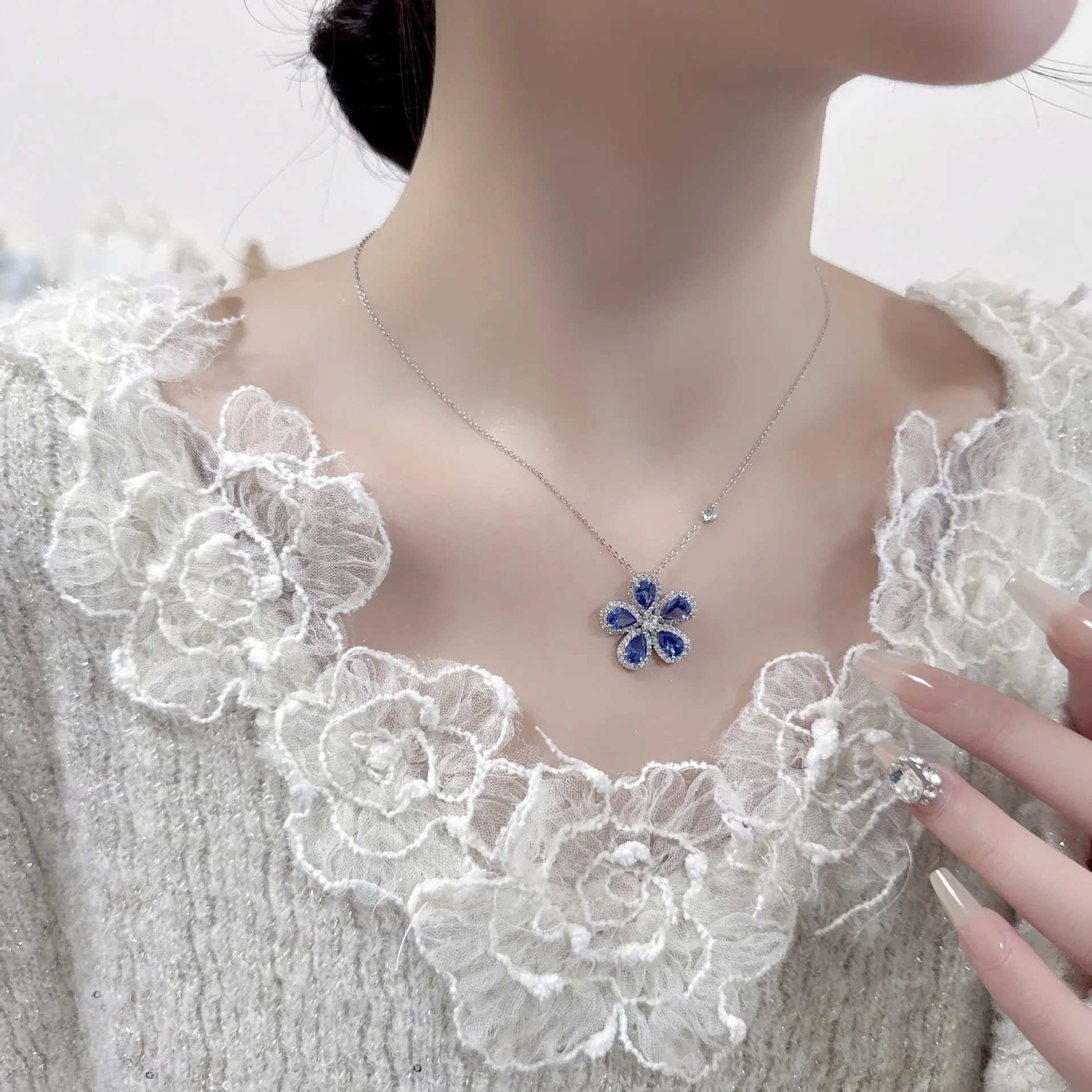 High-grade Jewelry Suit Micro Inlaid Zircon Sunflower Ear Stud Necklace A Set Of Elegant Jewelry