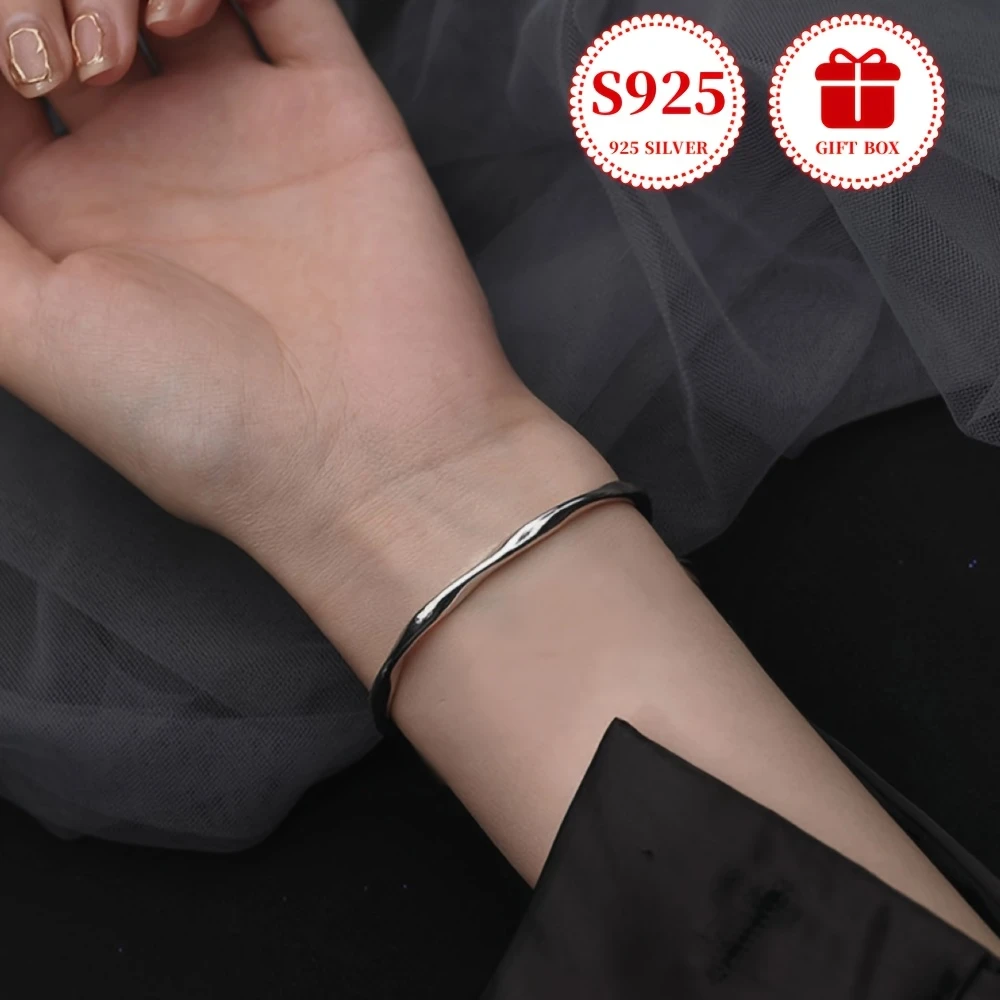 Elegant 925 Sterling Silver Bracelet  18K Gold-Plated Twisted Mobius Band Design