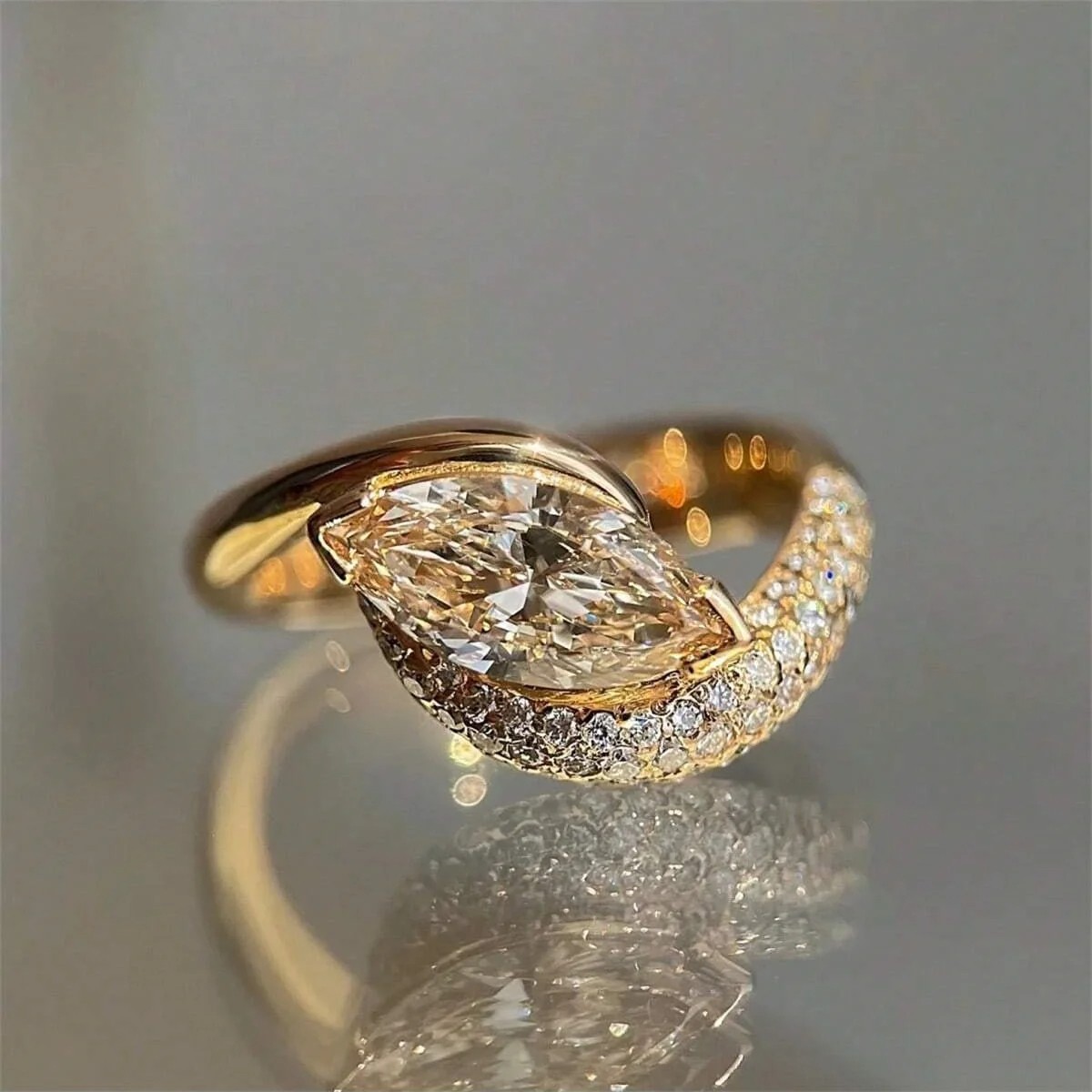 Luxurious Full Zircon 18K Gold Plated Single Ring for Women