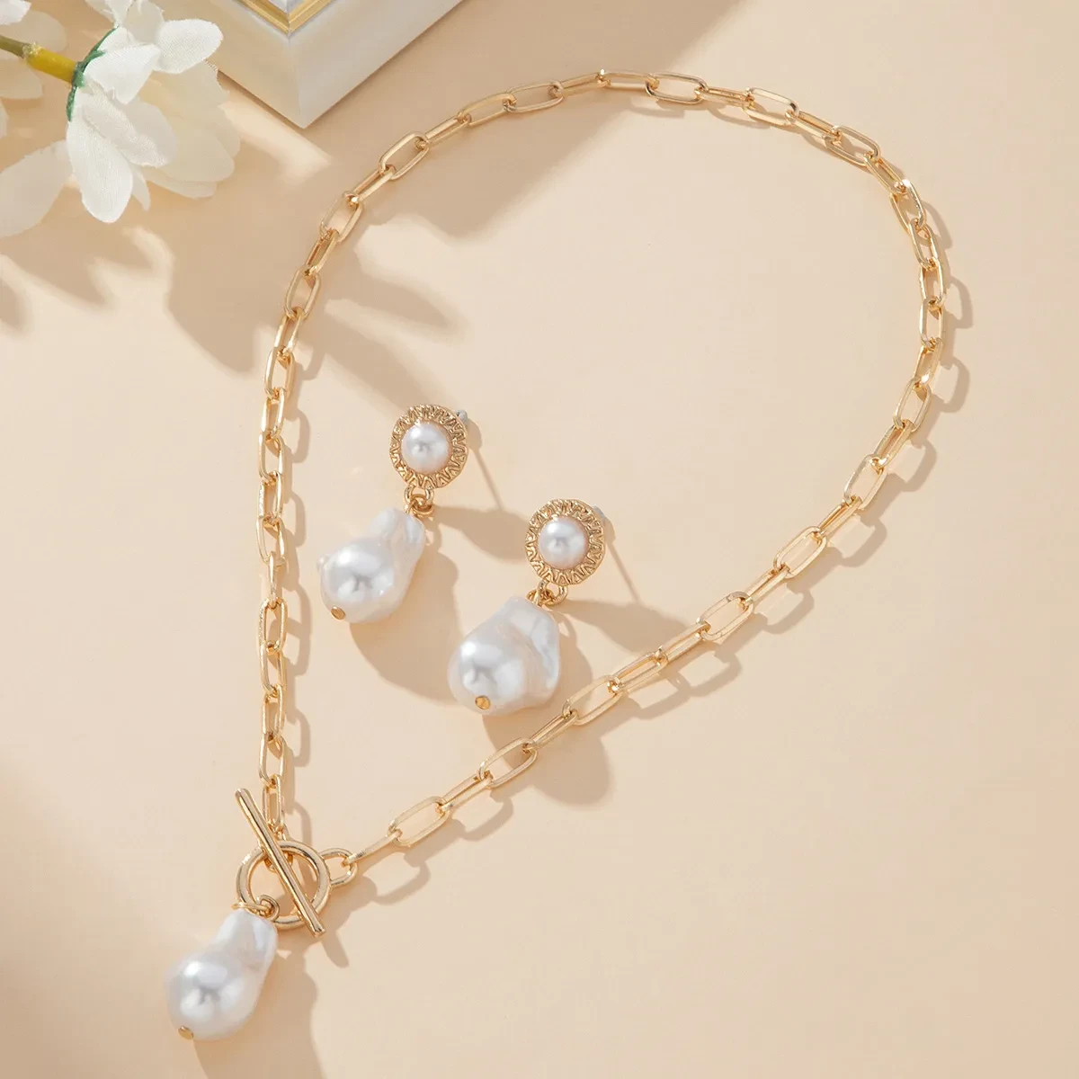 Retro Baroque Pearl Pendant Necklace Ear Stud 2-piece Set